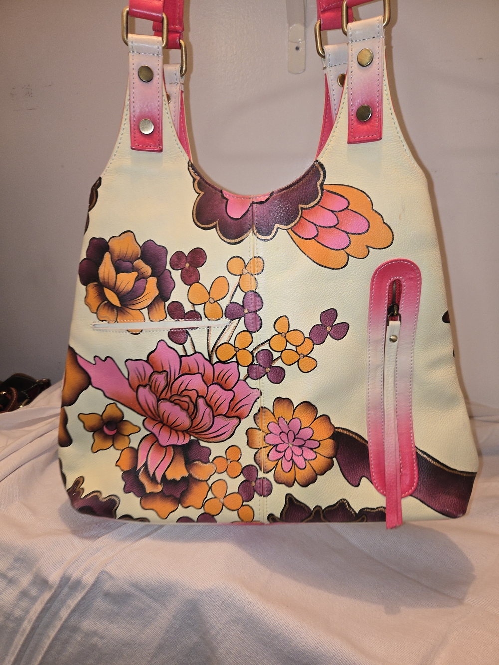 Floral Print Cream Leather Shoulder Bag with Pink Accents - Picture 6 of 6